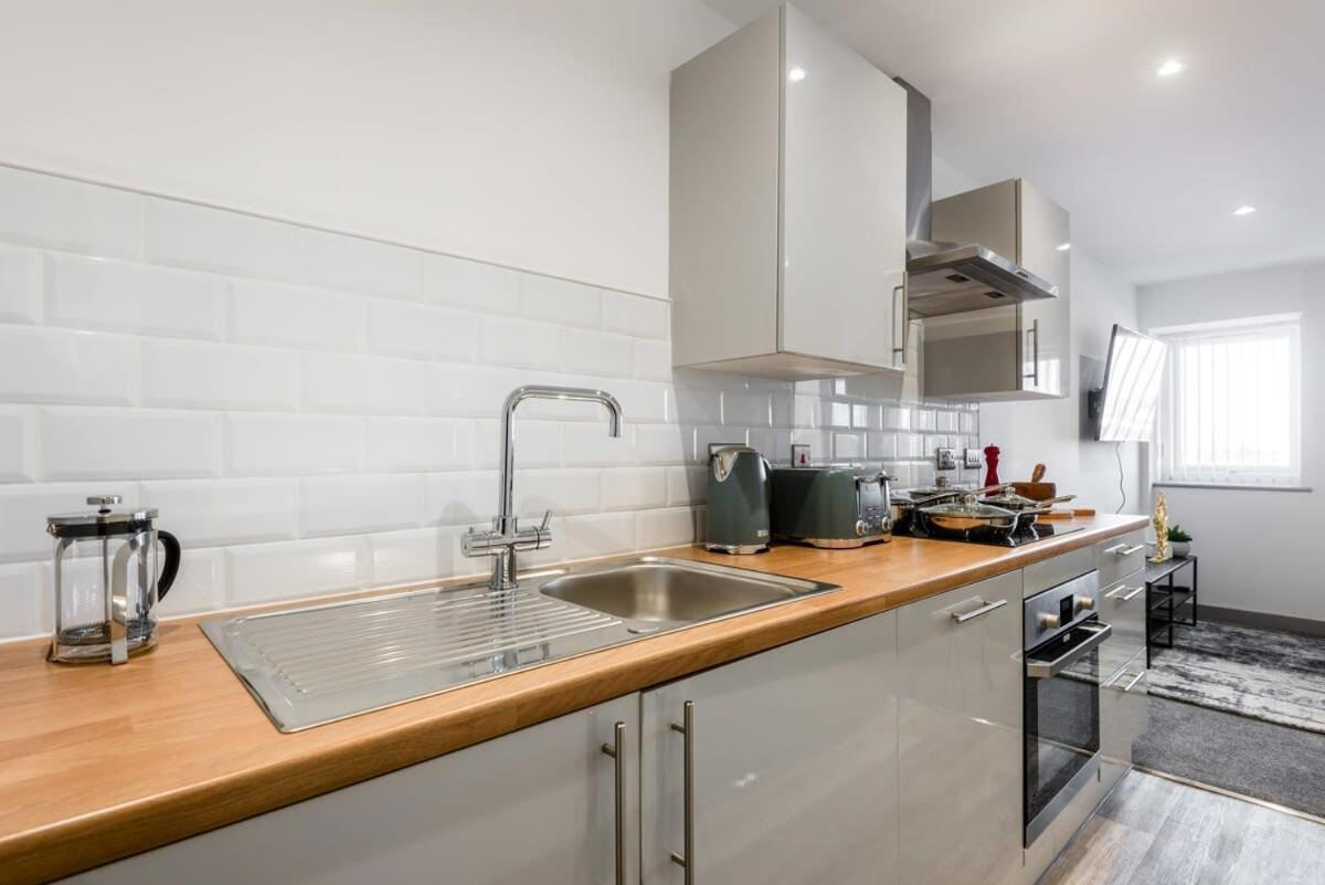 Contemporary 1 Bedroom Apartment In Central Hull キングストン・アポン・ハル エクステリア 写真