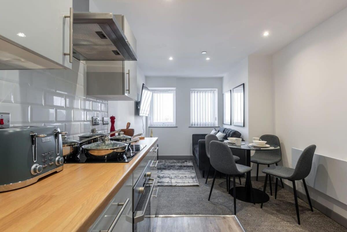 Contemporary 1 Bedroom Apartment In Central Hull キングストン・アポン・ハル エクステリア 写真